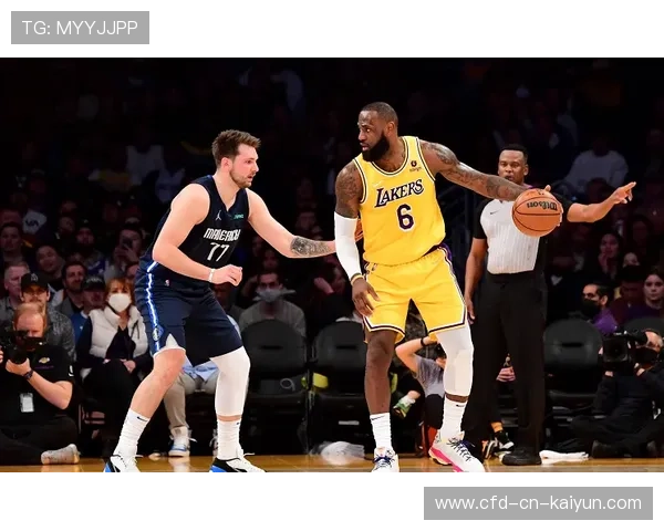 东契奇突破造杀伤,湖人后场核心显威 东契奇突破造杀伤,湖人后场核心显威