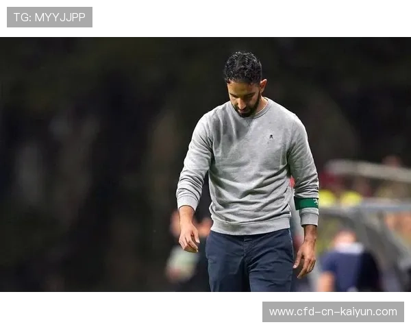 曼联定位球变化频出，布鲁诺一脚弧线球命中